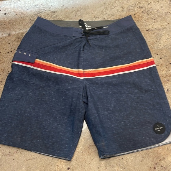 Men’s swim trunks - Picture 1 of 4